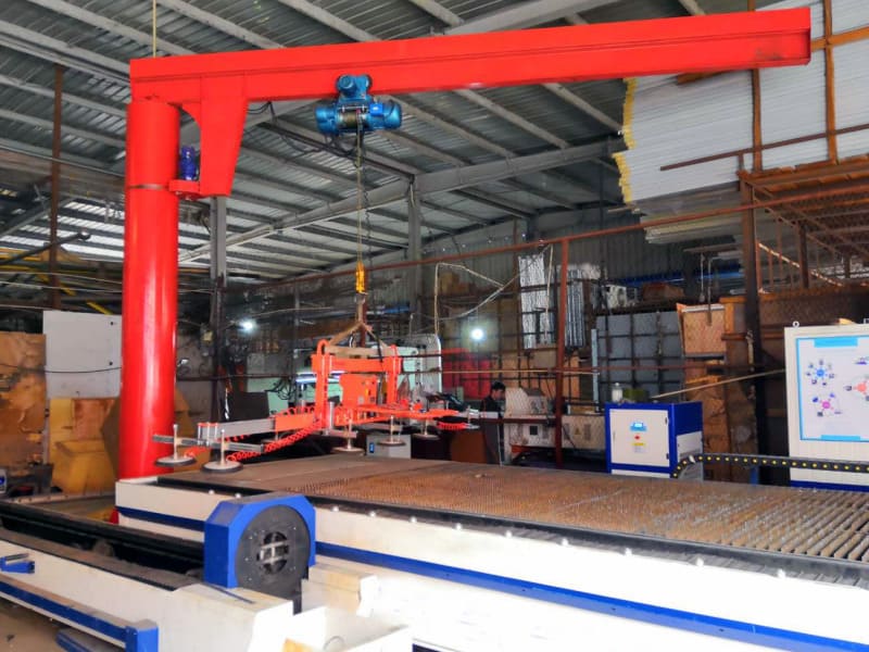 SEVENCRANE-Pilar Jib Crane 1