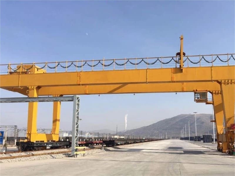 gantry crane dipasang rel sevencrane 2